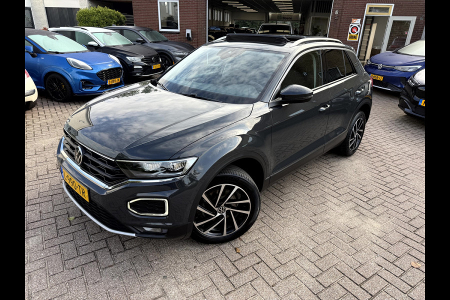 Volkswagen T-Roc 1.5 TSI Style Business Panoramadak, Stoelverwarming, App Connect