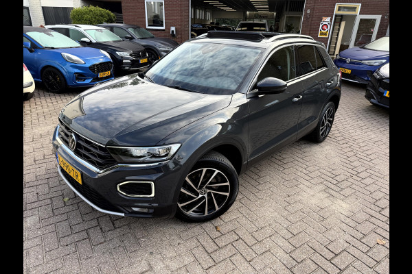 Volkswagen T-Roc 1.5 TSI Style Business Panoramadak, Stoelverwarming, App Connect