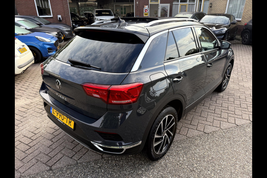 Volkswagen T-Roc 1.5 TSI Style Business Panoramadak, Stoelverwarming, App Connect