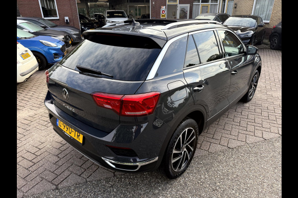 Volkswagen T-Roc 1.5 TSI Style Business Panoramadak, Stoelverwarming, App Connect