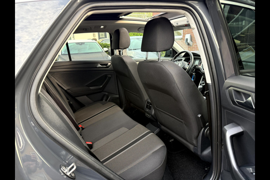 Volkswagen T-Roc 1.5 TSI Style Business Panoramadak, Stoelverwarming, App Connect