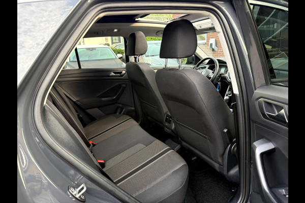 Volkswagen T-Roc 1.5 TSI Style Business Panoramadak, Stoelverwarming, App Connect