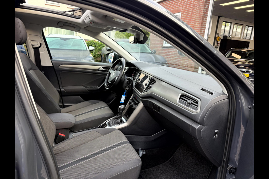 Volkswagen T-Roc 1.5 TSI Style Business Panoramadak, Stoelverwarming, App Connect