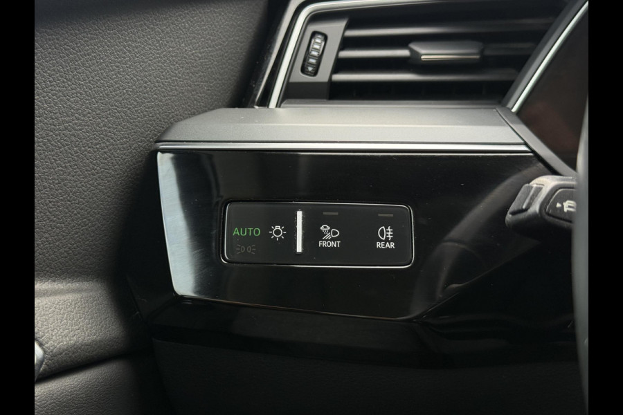 Audi e-tron e-tron 50 quattro Launch edition plus 71 kWh 2e Eigenaar|Navi|Pano|Trekhaak|Leder|Virtual Cockpit|Carplay|Cruise|N.A.P|APK tot 10-2027