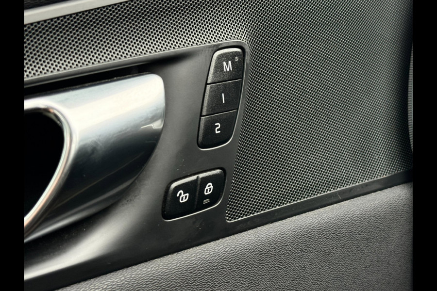 Volvo XC60 2.0 T6 Plug-in hybrid | Pano | Trekhaak | Long Range | Memory | 19 inch | Keyless | Camera | Stuurwiel verwarmd