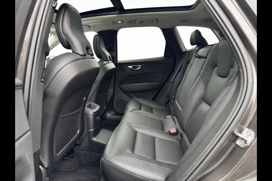 Volvo XC60 2.0 T6 Plug-in hybrid | Pano | Trekhaak | Long Range | Memory | 19 inch | Keyless | Camera | Stuurwiel verwarmd