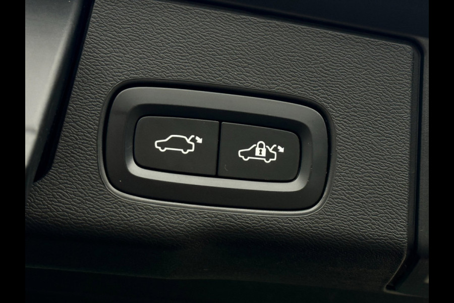 Volvo XC60 2.0 T6 Plug-in hybrid | Pano | Trekhaak | Long Range | Memory | 19 inch | Keyless | Camera | Stuurwiel verwarmd