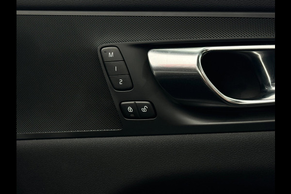Volvo XC60 2.0 T6 Plug-in hybrid | Pano | Trekhaak | Long Range | Memory | 19 inch | Keyless | Camera | Stuurwiel verwarmd