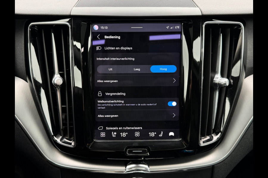 Volvo XC60 2.0 T6 Plug-in hybrid | Pano | Trekhaak | Long Range | Memory | 19 inch | Keyless | Camera | Stuurwiel verwarmd