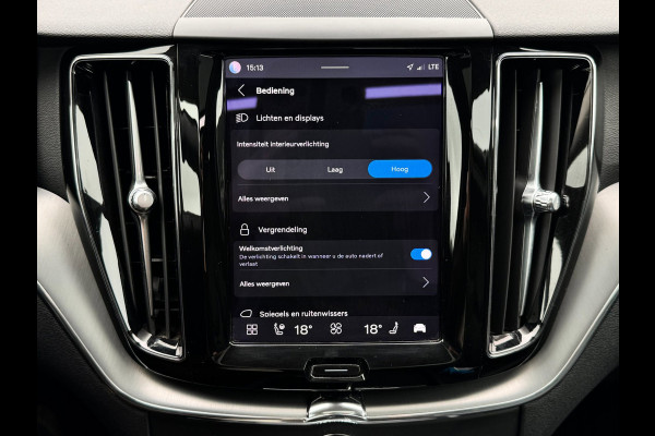 Volvo XC60 2.0 T6 Plug-in hybrid | Pano | Trekhaak | Long Range | Memory | 19 inch | Keyless | Camera | Stuurwiel verwarmd