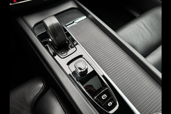 Volvo XC60 2.0 T6 Plug-in hybrid | Pano | Trekhaak | Long Range | Memory | 19 inch | Keyless | Camera | Stuurwiel verwarmd
