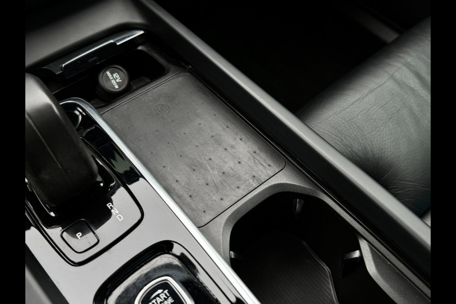 Volvo XC60 2.0 T6 Plug-in hybrid | Pano | Trekhaak | Long Range | Memory | 19 inch | Keyless | Camera | Stuurwiel verwarmd