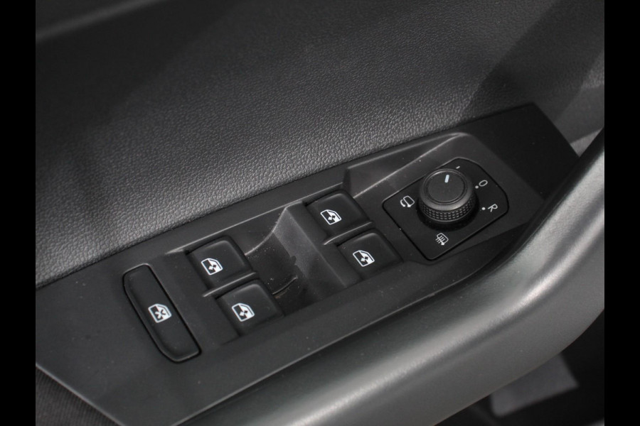 Volkswagen Polo 1.0 TSI Automaat Life Navigatie Apple Carplay/Android Auto Climate Control Digitale Cockpit Stoelverwarming Parkeer sensoren Adaptive Cruise Control Lichtmetalen Velgen