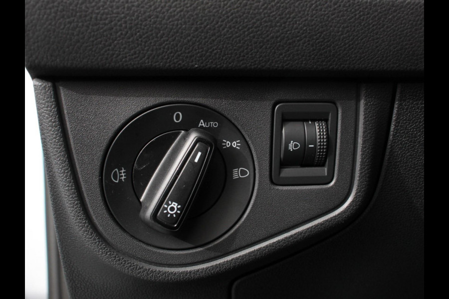 Volkswagen Polo 1.0 TSI Automaat Life Navigatie Apple Carplay/Android Auto Climate Control Digitale Cockpit Stoelverwarming Parkeer sensoren Adaptive Cruise Control Lichtmetalen Velgen