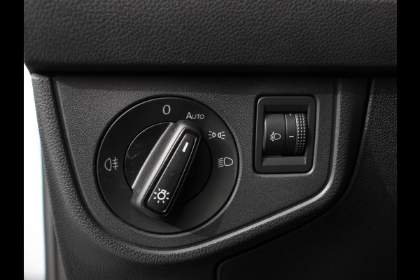 Volkswagen Polo 1.0 TSI Automaat Life Navigatie Apple Carplay/Android Auto Climate Control Digitale Cockpit Stoelverwarming Parkeer sensoren Adaptive Cruise Control Lichtmetalen Velgen
