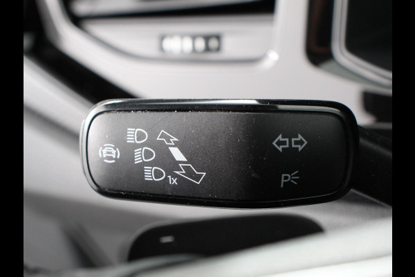Volkswagen Polo 1.0 TSI Automaat Life Navigatie Apple Carplay/Android Auto Climate Control Digitale Cockpit Stoelverwarming Parkeer sensoren Adaptive Cruise Control Lichtmetalen Velgen