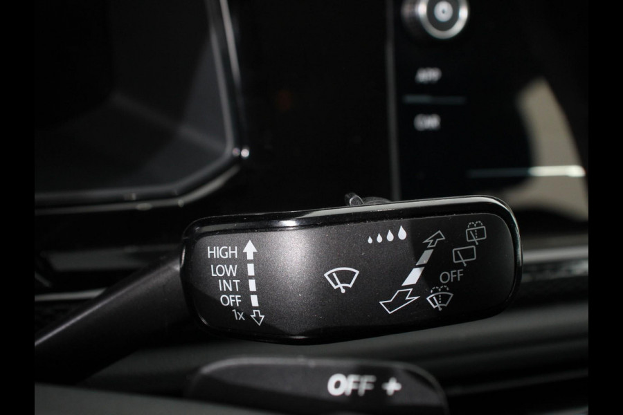 Volkswagen Polo 1.0 TSI Automaat Life Navigatie Apple Carplay/Android Auto Climate Control Digitale Cockpit Stoelverwarming Parkeer sensoren Adaptive Cruise Control Lichtmetalen Velgen