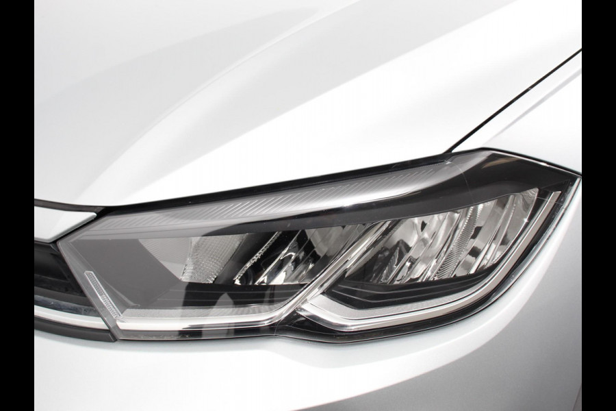 Volkswagen Polo 1.0 TSI Automaat Life Navigatie Apple Carplay/Android Auto Climate Control Digitale Cockpit Stoelverwarming Parkeer sensoren Adaptive Cruise Control Lichtmetalen Velgen