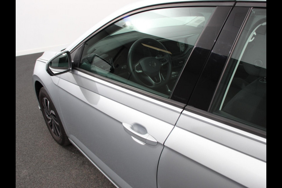 Volkswagen Polo 1.0 TSI Automaat Life Navigatie Apple Carplay/Android Auto Climate Control Digitale Cockpit Stoelverwarming Parkeer sensoren Adaptive Cruise Control Lichtmetalen Velgen