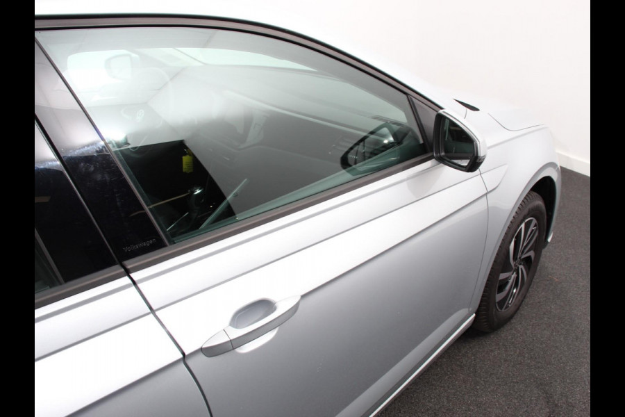 Volkswagen Polo 1.0 TSI Automaat Life Navigatie Apple Carplay/Android Auto Climate Control Digitale Cockpit Stoelverwarming Parkeer sensoren Adaptive Cruise Control Lichtmetalen Velgen
