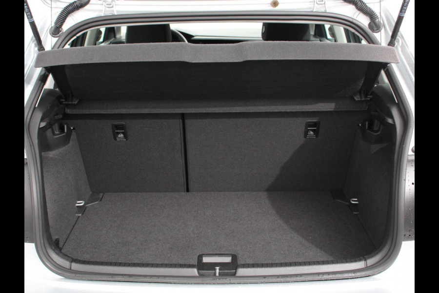 Volkswagen Polo 1.0 TSI Automaat Life Navigatie Apple Carplay/Android Auto Climate Control Digitale Cockpit Stoelverwarming Parkeer sensoren Adaptive Cruise Control Lichtmetalen Velgen