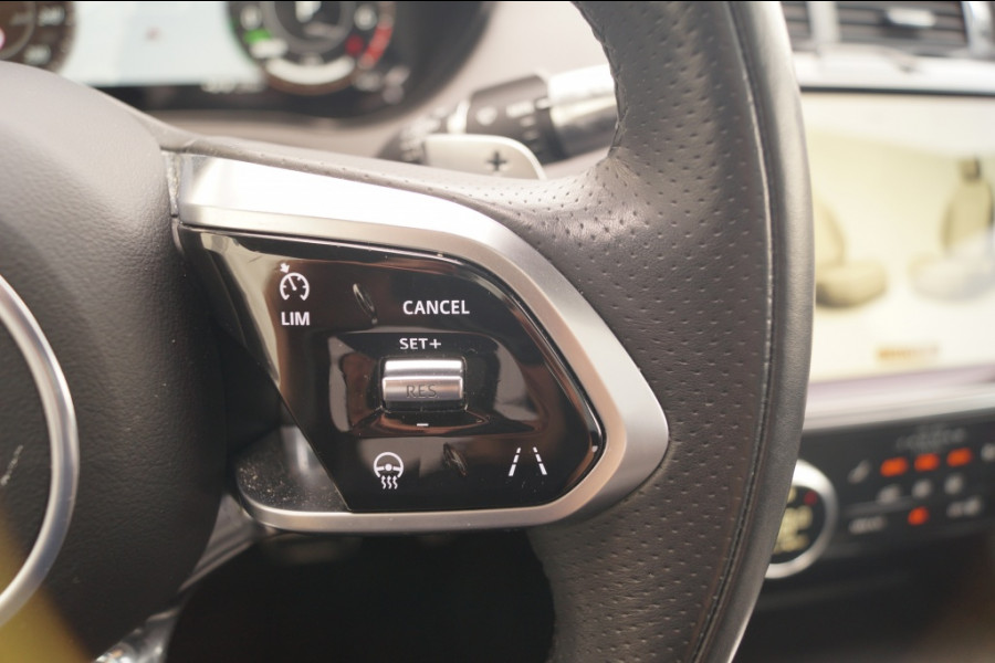 Jaguar E-Pace 1.5 P300e AWD R-Dynamic HSE -LEER-PANO-CAM-ECC-