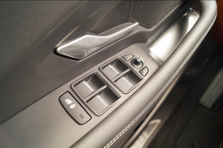 Jaguar E-Pace 1.5 P300e AWD R-Dynamic HSE -LEER-PANO-CAM-ECC-