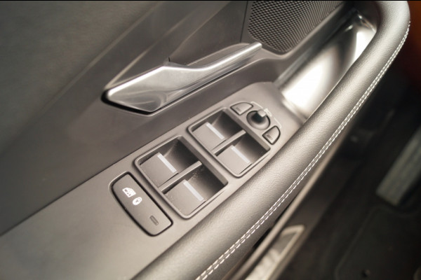 Jaguar E-Pace 1.5 P300e AWD R-Dynamic HSE -LEER-PANO-CAM-ECC-