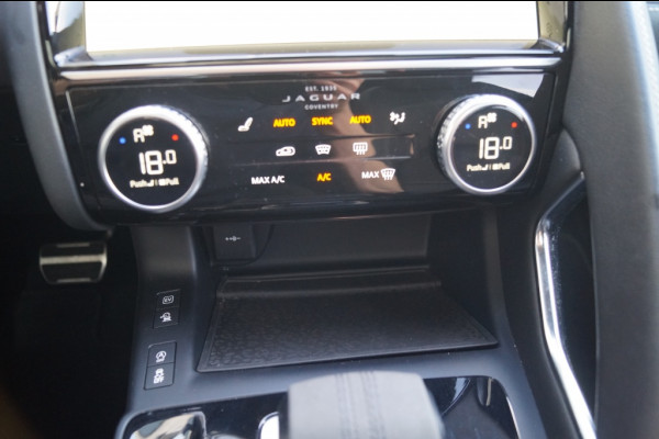 Jaguar E-Pace 1.5 P300e AWD R-Dynamic HSE -LEER-PANO-CAM-ECC-