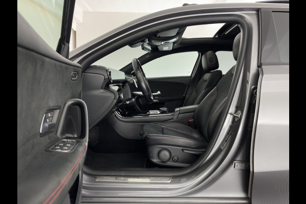 Mercedes-Benz A-Klasse 200 AMG Sportpack Business Solution (INCL-BTW) Aut. *PANO | LEATHER-MICROFIBRE | FULL-LED | HEATED-SPORTSEATS | WIDESCREEN-DIGIOCKPIT | DAB+ | NAVI-FULLMAP | CAMERA | PRIVACYGLASS | SHIFTPADDLES | 18''ALU*