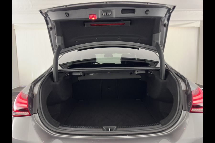 Mercedes-Benz A-Klasse 200 AMG Sportpack Business Solution (INCL-BTW) Aut. *PANO | LEATHER-MICROFIBRE | FULL-LED | HEATED-SPORTSEATS | WIDESCREEN-DIGIOCKPIT | DAB+ | NAVI-FULLMAP | CAMERA | PRIVACYGLASS | SHIFTPADDLES | 18''ALU*