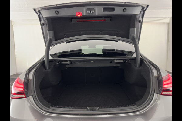 Mercedes-Benz A-Klasse 200 AMG Sportpack Business Solution (INCL-BTW) Aut. *PANO | LEATHER-MICROFIBRE | FULL-LED | HEATED-SPORTSEATS | WIDESCREEN-DIGIOCKPIT | DAB+ | NAVI-FULLMAP | CAMERA | PRIVACYGLASS | SHIFTPADDLES | 18''ALU*