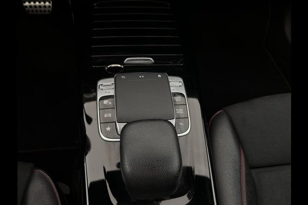 Mercedes-Benz A-Klasse 200 AMG Sportpack Business Solution (INCL-BTW) Aut. *PANO | LEATHER-MICROFIBRE | FULL-LED | HEATED-SPORTSEATS | WIDESCREEN-DIGIOCKPIT | DAB+ | NAVI-FULLMAP | CAMERA | PRIVACYGLASS | SHIFTPADDLES | 18''ALU*