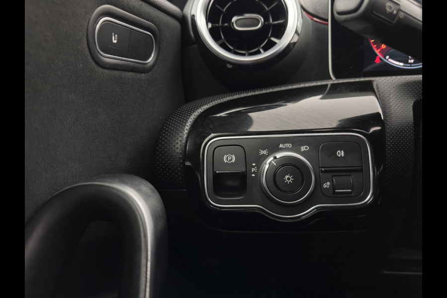 Mercedes-Benz A-Klasse 200 AMG Sportpack Business Solution (INCL-BTW) Aut. *PANO | LEATHER-MICROFIBRE | FULL-LED | HEATED-SPORTSEATS | WIDESCREEN-DIGIOCKPIT | DAB+ | NAVI-FULLMAP | CAMERA | PRIVACYGLASS | SHIFTPADDLES | 18''ALU*