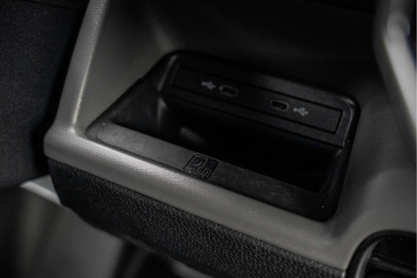 Volkswagen ID. Buzz Cargo 79KWH | WLPT 445 | IQ Light| 360° Camera | Carplay | PDC | Zijschuifdeur L+R |