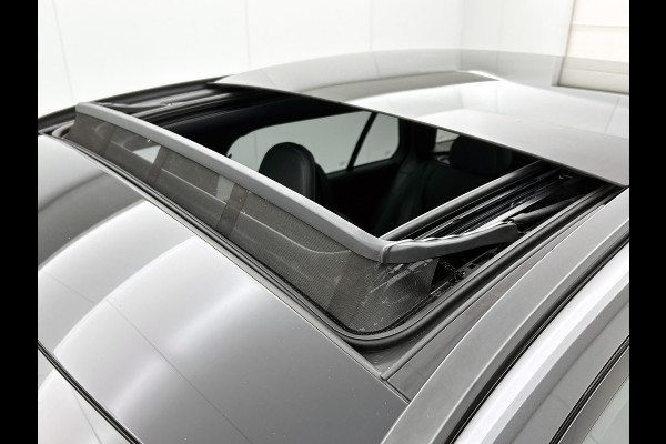 Mercedes-Benz C-Klasse Estate 300 e AMG Line | AMG-LIne In en exterieru | Sfeefverlichting | Stoe verwarming + Koeling | Trekhaak | Pano- Schuif kanteldak | Inclusief 24 maanden Mercedes-Benz Certified garantie voor Europa.