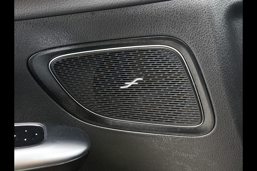 Mercedes-Benz C-Klasse Estate 300 e AMG Line | AMG-LIne In en exterieru | Sfeefverlichting | Stoe verwarming + Koeling | Trekhaak | Pano- Schuif kanteldak | Inclusief 24 maanden Mercedes-Benz Certified garantie voor Europa.