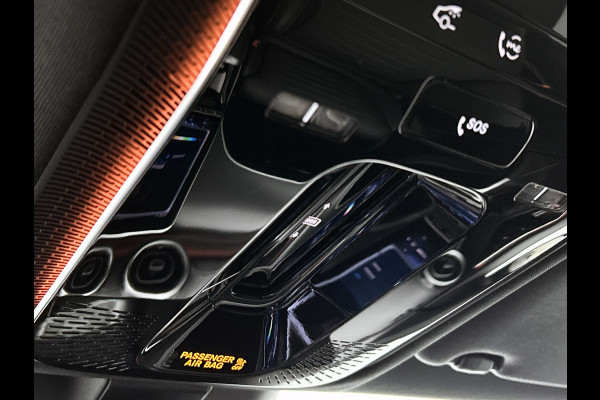 Mercedes-Benz C-Klasse Estate 300 e AMG Line | AMG-LIne In en exterieru | Sfeefverlichting | Stoe verwarming + Koeling | Trekhaak | Pano- Schuif kanteldak | Inclusief 24 maanden Mercedes-Benz Certified garantie voor Europa.