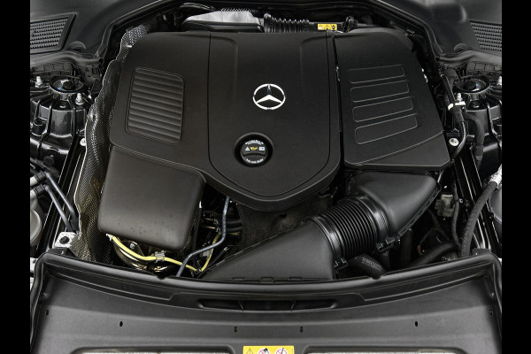 Mercedes-Benz C-Klasse Estate 300 e AMG Line | AMG-LIne In en exterieru | Sfeefverlichting | Stoe verwarming + Koeling | Trekhaak | Pano- Schuif kanteldak | Inclusief 24 maanden Mercedes-Benz Certified garantie voor Europa.