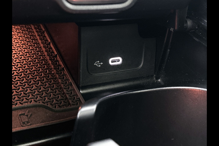Mercedes-Benz C-Klasse Estate 300 e AMG Line | AMG-LIne In en exterieru | Sfeefverlichting | Stoe verwarming + Koeling | Trekhaak | Pano- Schuif kanteldak | Inclusief 24 maanden Mercedes-Benz Certified garantie voor Europa.