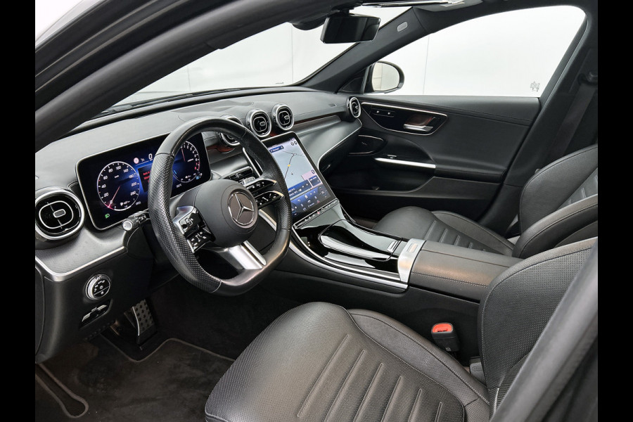Mercedes-Benz C-Klasse Estate 300 e AMG Line | AMG-LIne In en exterieru | Sfeefverlichting | Stoe verwarming + Koeling | Trekhaak | Pano- Schuif kanteldak | Inclusief 24 maanden Mercedes-Benz Certified garantie voor Europa.