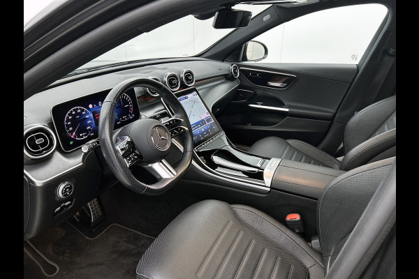 Mercedes-Benz C-Klasse Estate 300 e AMG Line | AMG-LIne In en exterieru | Sfeefverlichting | Stoe verwarming + Koeling | Trekhaak | Pano- Schuif kanteldak | Inclusief 24 maanden Mercedes-Benz Certified garantie voor Europa.
