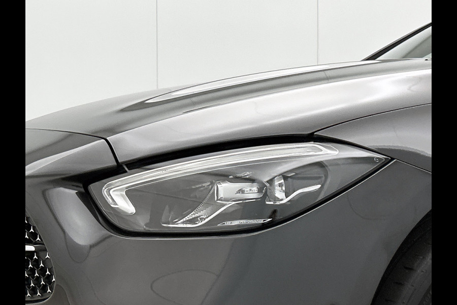 Mercedes-Benz C-Klasse Estate 300 e AMG Line | AMG-LIne In en exterieru | Sfeefverlichting | Stoe verwarming + Koeling | Trekhaak | Pano- Schuif kanteldak | Inclusief 24 maanden Mercedes-Benz Certified garantie voor Europa.