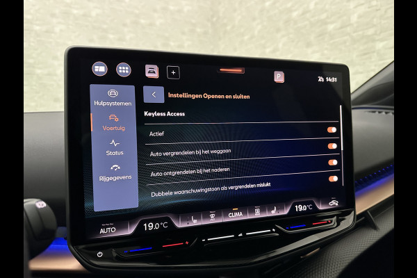 CUPRA Tavascan 286pk NIEUW & RUIM 3000,= VOORDEEL! | 77 kWh | Nieuw! | Winter-Pack | Warmtepomp | Verlengde Fabrieksgarantie | 7x Op Voorraad | 3-Zone Clima | Verwarmde Voorruit | Keyless-Entry | Sfeerverlichting | Stoelverwarming | Carplay | Stuurverwarming | Getint Glas | 19 inch | Lane-Assist | Camera | Draadloos Laden |