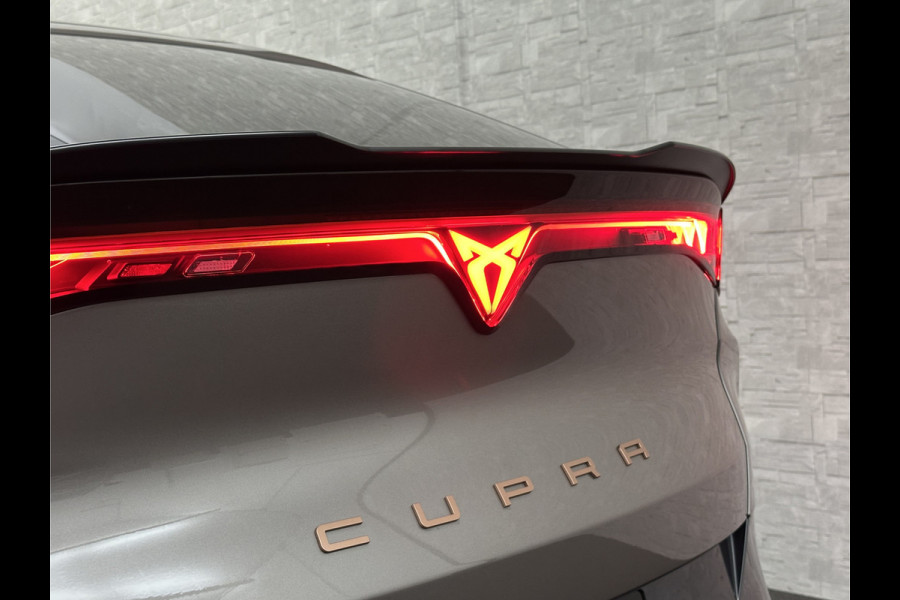 CUPRA Tavascan 286pk 77 kWh Aero-pack | Nieuw! | Winter-Pack | Warmtepomp | Verlengde Fabrieksgarantie | 7x Op Voorraad | Adaptive Cruise Contr 3-Zone Clima | Verwarmde Voorruit | Keyless-Entry | Sfeerverlichting | Stoelverwarming | Carplay | Stuurverwarming | Getint Glas | 19 inch | Lane-Assist | Camera | Draadloos Laden |