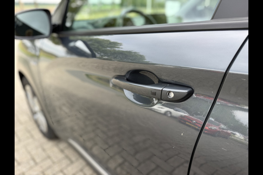 Hyundai Kona EV Premium 64 kWh / Warmtepomp / Keyless / Stoelverw. + ventilatie / HU-display