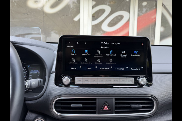 Hyundai Kona EV Premium 64 kWh / Warmtepomp / Keyless / Stoelverw. + ventilatie / HU-display