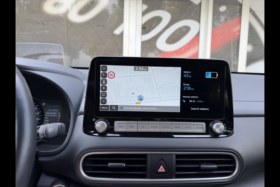 Hyundai Kona EV Premium 64 kWh / Warmtepomp / Keyless / Stoelverw. + ventilatie / HU-display