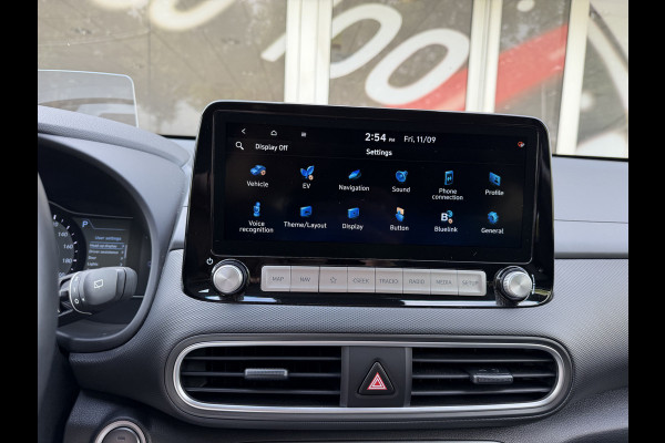 Hyundai Kona EV Premium 64 kWh / Warmtepomp / Keyless / Stoelverw. + ventilatie / HU-display