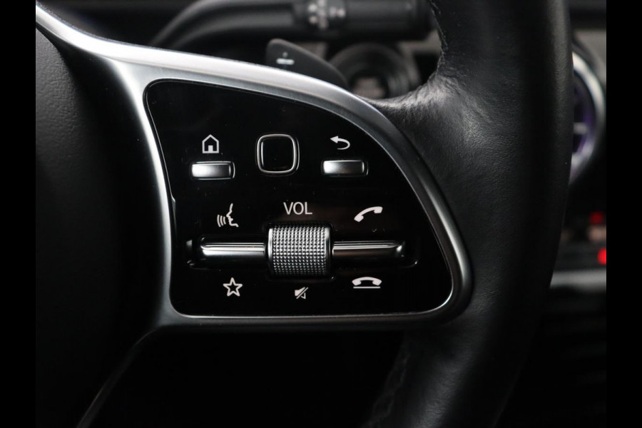 Mercedes-Benz CLA-Klasse Shooting Brake 200 Business Solution Luxury | Panoramadak | Adaptive cruise | Memory | Trekhaak | Stoelverwarming | Camera | Park assist | Sfeerverlichting | Carplay | Climate control